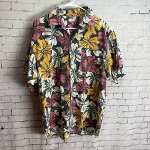 Third Coast size large Hawaiian print short sleeve button down shirt